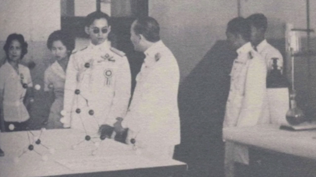 พ.ศ. 2485 มหาบัณฑิตสาขาวิชาฟิสิกส์คนแรก